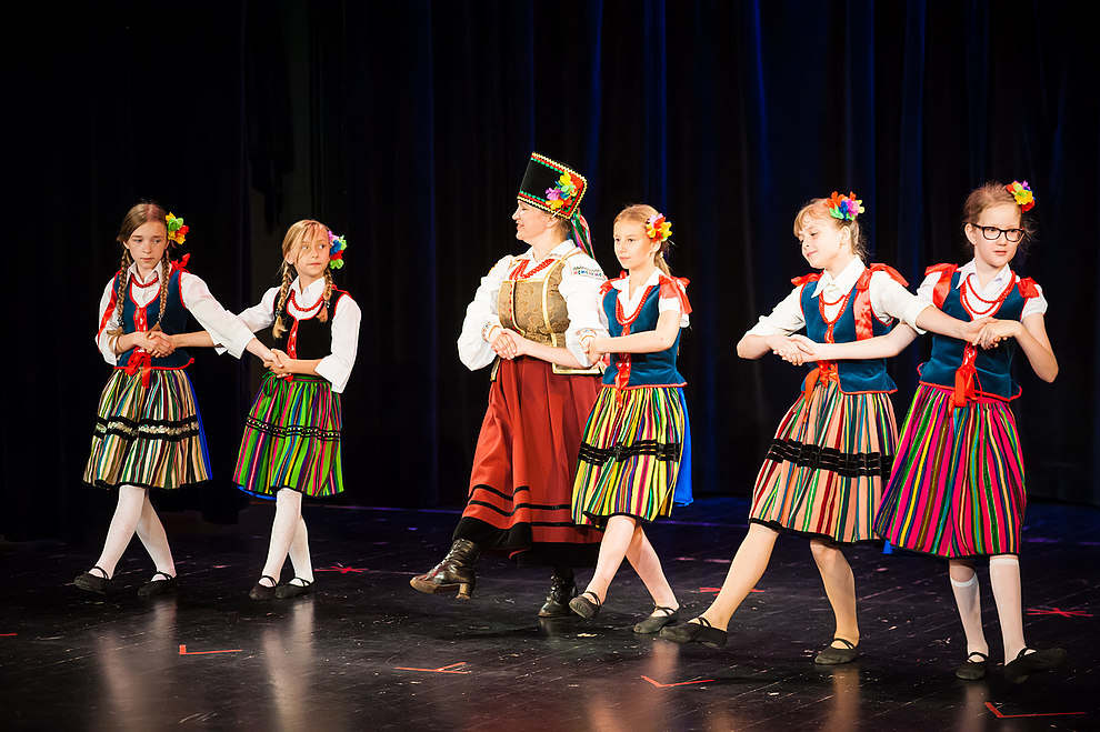 Reprezentacyjny Zespół Ambasadorów Polskiego Tańca „Bella Polonia” - Zdjęcie 6 z 21